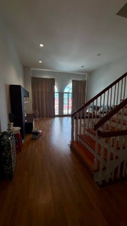 รูปภาพ ปล่อยเช่า Town Home ห้องนั่งเล่นแบบ Double Volume