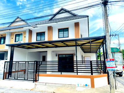Twin houses for sale Bang Bua Thong Nonthaburi : Twin house for sale, Pruksa 30/1, area 24 sq.wah, 3 bedrooms, 2 bathrooms, renovated and ready to move in