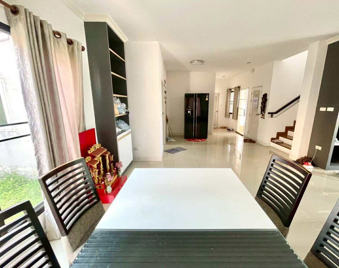 รูป บ้านในโครงการหมู่บ้าน ระบบรักษาความปลอดภัย 24 ชม. ทำเลเด่นย่านศูนย์การค้า ย่านโรงเรียนนานาชาติ #CHD101798 - รูปที่ 10/27