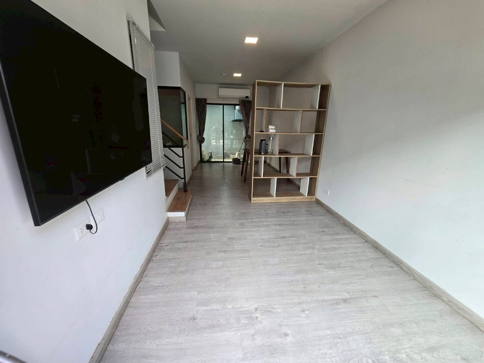 รูป 🏡✨ ให้เช่า ทาวน์โฮม “สิริ เพลส บางนา–สุวรรณภูมิ 2 ห้องนอน 3 ห้องน้ำบ้านสวยพร้อมอยู่ ใกล้สนามบินสุวรรณภูมิ | รับสัตว์เลี้ยงตัวเล็ก 🐶🐱✨ - รูปที่ 4/13