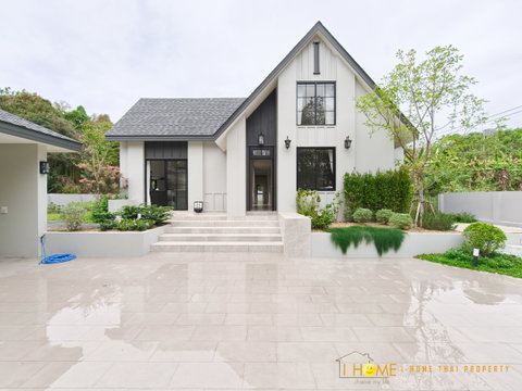  Single-storey detached house for sale  3 bedrooms 2 bathrooms and 2 parkings.  #CMR100282 