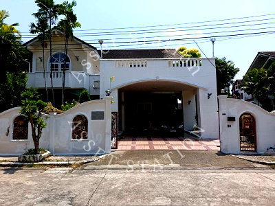 เช่าบ้านเดี่ยว วิทยาลัยดุสิตธานี : 🏡Baan Suannakarin Nakarin อยู่โซนศรีนครินทร์ ทำเลดี เดินทางสะดวก บรรยากาศสงบ🚘