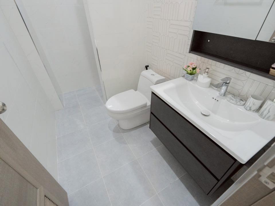 รูป บ้านใหม่แกะกล่อง บ้านหรูสไตร์อังกฤษ ตกแต่งพร้อมเข้าอยู่ สระว่ายน้ำส่วนตัว วิวทุ่งนา บ้านทำเลชานเมือง #CDK100829 - รูปที่ 27/40