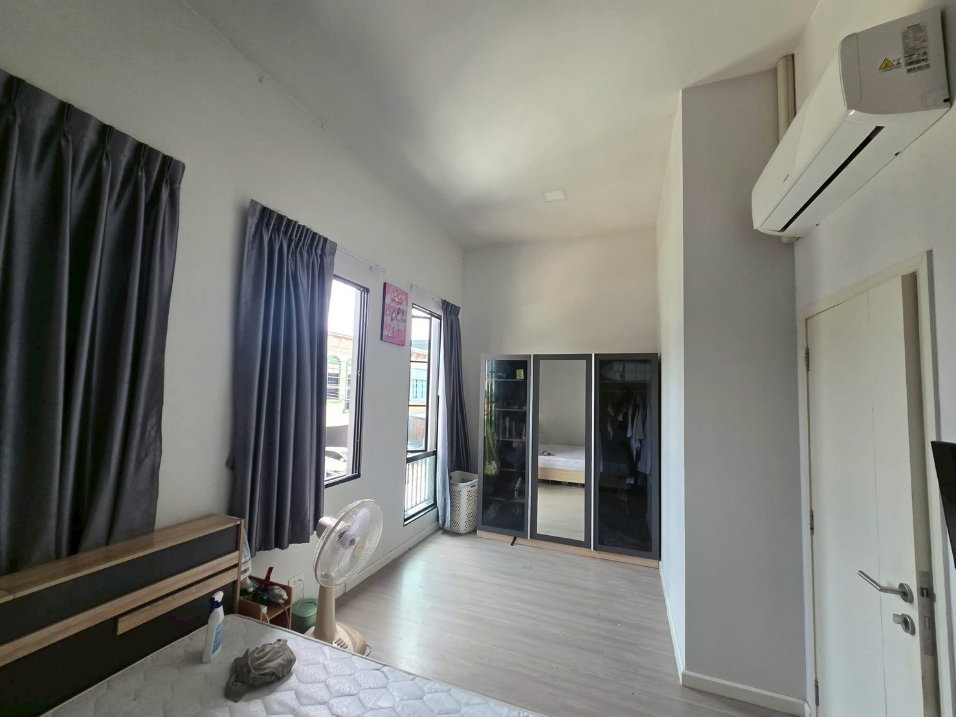 รูป 🏡✨ ให้เช่า ทาวน์โฮม “สิริ เพลส บางนา–สุวรรณภูมิ 2 ห้องนอน 3 ห้องน้ำบ้านสวยพร้อมอยู่ ใกล้สนามบินสุวรรณภูมิ | รับสัตว์เลี้ยงตัวเล็ก 🐶🐱✨ - รูปที่ 9/13