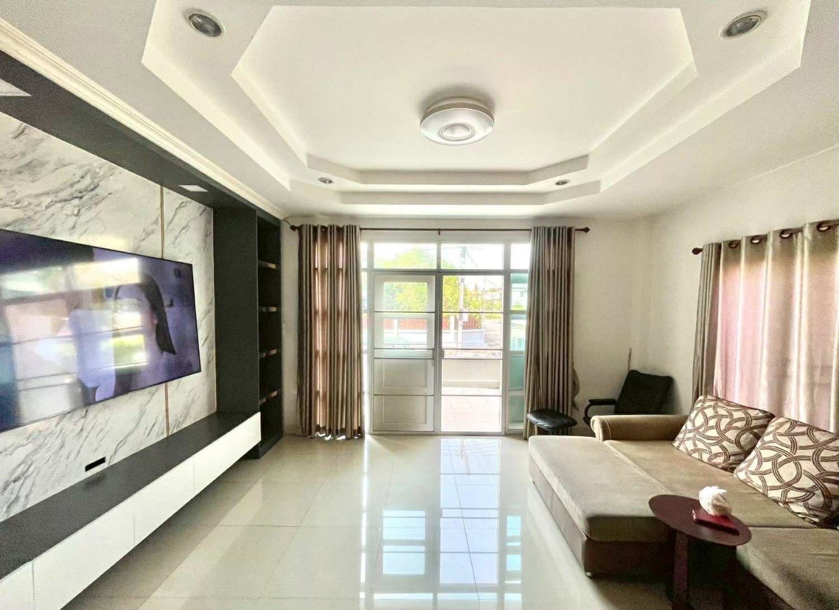รูป บ้านในโครงการหมู่บ้าน ระบบรักษาความปลอดภัย 24 ชม. ทำเลเด่นย่านศูนย์การค้า ย่านโรงเรียนนานาชาติ #CHD101798 - รูปที่ 7/27