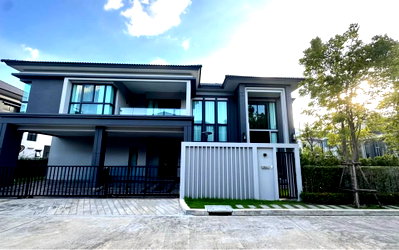 เช่าบ้านเดี่ยว เดอะ พาซิโอ พาร์ค กาญจนาภิเษก : 🏡🔥 ให้เช่า บ้านหรูระดับ Ultra Luxury The City Pinklao–Borom 2 แปลงมุม Rare Item พร้อมสวนส่วนตัวในบ้าน