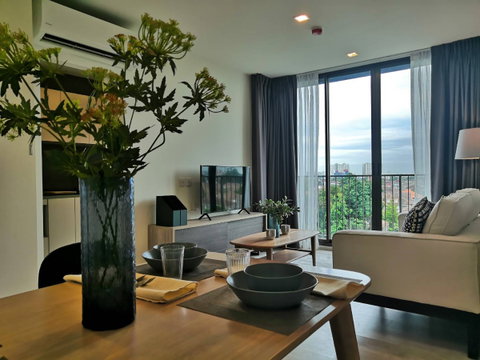 Condo for rent, Chambers Cher Ratchada-Ramintra, fully furnished and equipped with appliances, near Lertlah School. Price 21,000 baht/month.