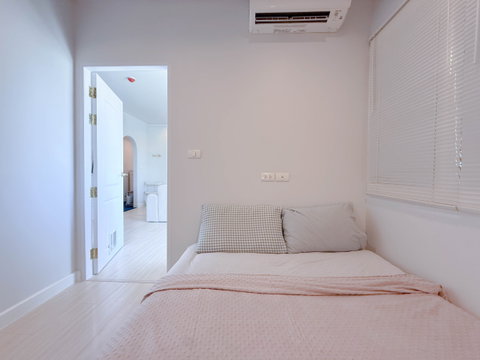 Condo for rent, Metro Sky Wutthakat, large 1-bedroom unit, 500 meters from Wutthakat BTS station.