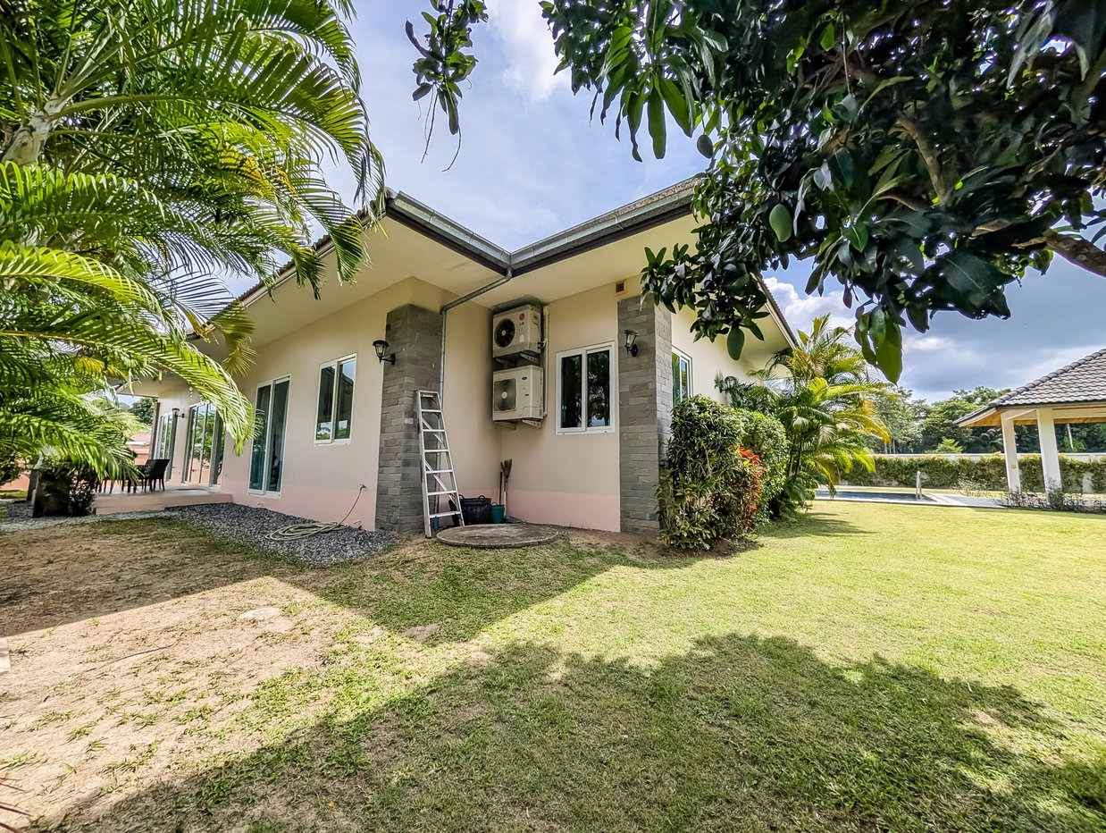 รูป Luxury 1 Rai Pool Villa for Sale Huay Yai Pattaya - รูปที่ 20/24