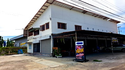 อาคารพาณิชย์ เมืองสุพรรณบุรี สุพรรณบุรี : ขายด่วน อาคารพาณิชย์ 2 ชั้น 4 คูหา ติดถนนหลัก 4 เลน ใกล้สี่แยกเลี่ยงเมืองไผ่ขวาง สุพรรณบุรี มีผู้เช่าอยู่แล้ว เหมาะสำหรับลงทุนหรือประกอบธุรกิจ