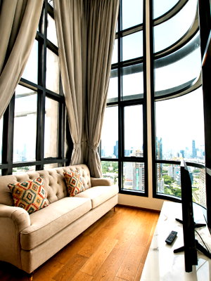 Condos for rent : Condo for RENT :  Q Chidlom - Petchburi  1 Bed 2 Bath| Duplex  𝐒𝐢𝐳𝐞 :   73 sqm.  𝐅𝐥𝐨𝐨𝐫 : 36th -37th  