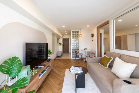 RS6230 For Sale: Thonglor Tower Condo, Newly Renovated, Spacious Unit, Ready to Move In. Ideal for both living and investment. Near BTS Thonglor.