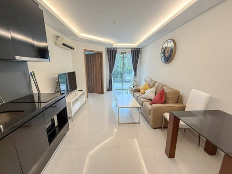 Club Royal Condo for Sale North Pattaya Pool View