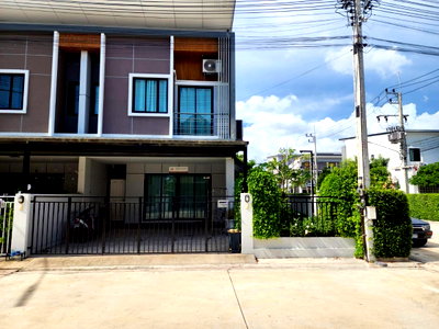 เช่าทาวน์โฮม ชลบุรี :  บ้านให้เช่า นาก้า วิลเลจ  บ้านแปลงมุม