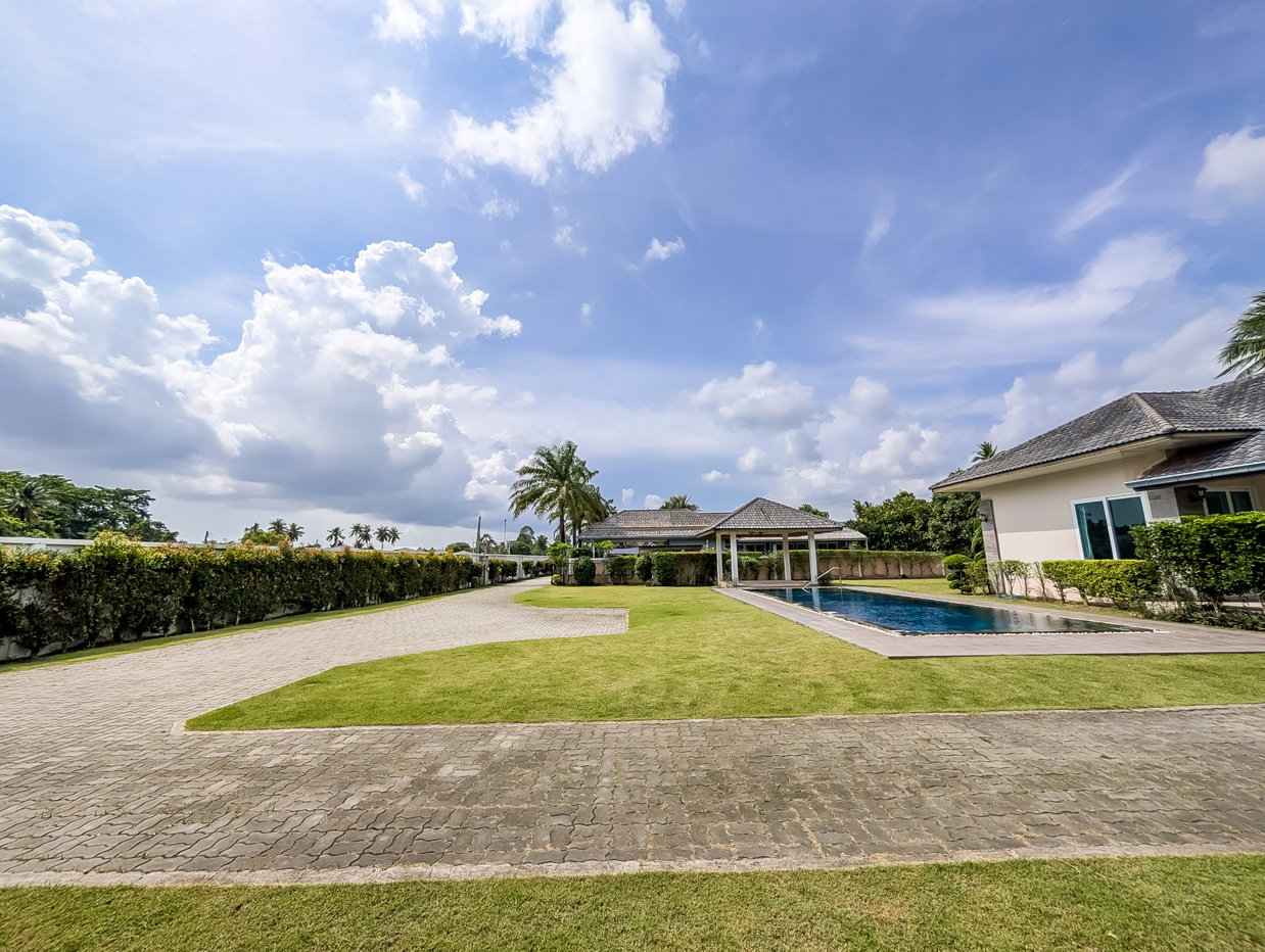 รูป Luxury 1 Rai Pool Villa for Sale Huay Yai Pattaya - รูปที่ 22/24
