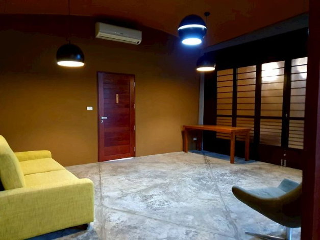 รูป บ้านเดี่ยวให้เช่า ทำเลทองเหม่งจ๋าย-ห้วยขวาง  อนุญาติเลี้ยงสัตว์ ทำโฮมออฟฟิศ ร้านค้า หรือคาเฟ่ ✨เนื้อที่ดิน: 75 Sq.w. (ตรว.) - รูปที่ 3/18