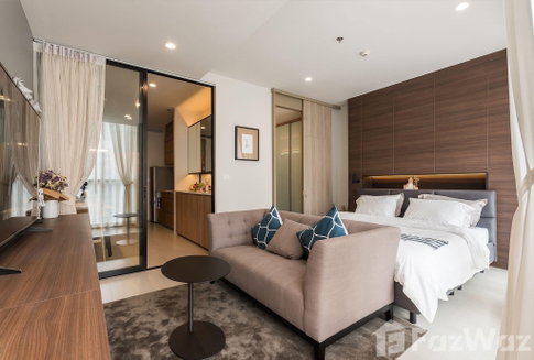 Studio Condo for rent at Noble Ploenchit 1709762