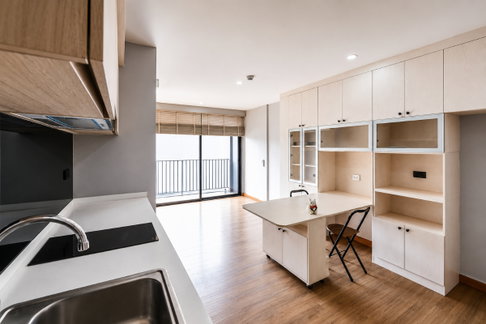 Urgent Sale | Below Appraisal Value | Flynn Aree Condo Near BTS Ari 2-Bedroom Unit in the Heart of Ari | Ideal for Living or Investment 