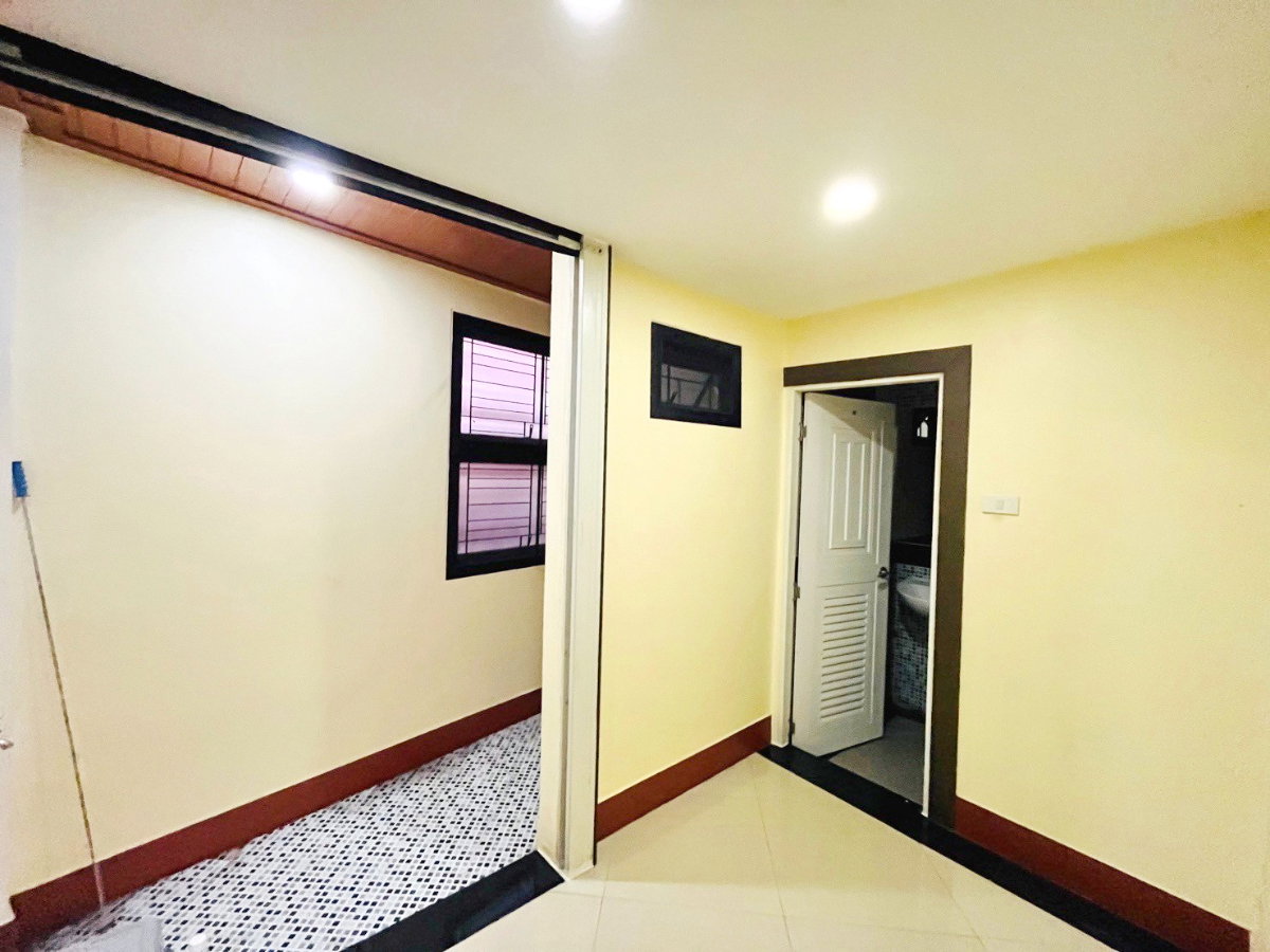 รูป HK0100 โฮมออฟฟิต Home Office for rent 4 bedroom ห้วยขวาง 099-5919653, 065-9423251 - รูปที่ 9/12