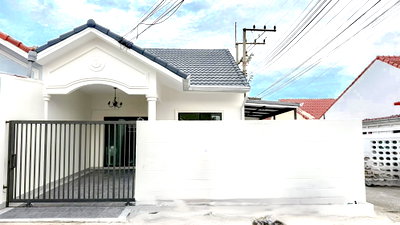 ทาวน์โฮม หนองปรือ ชลบุรี : Townhouse for Sale East Pattaya Fully Furnished