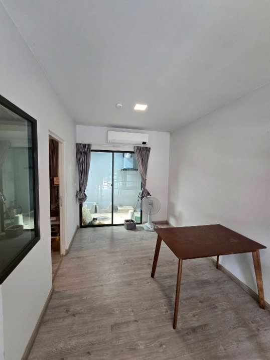 รูป 🏡✨ ให้เช่า ทาวน์โฮม “สิริ เพลส บางนา–สุวรรณภูมิ 2 ห้องนอน 3 ห้องน้ำบ้านสวยพร้อมอยู่ ใกล้สนามบินสุวรรณภูมิ | รับสัตว์เลี้ยงตัวเล็ก 🐶🐱✨ - รูปที่ 5/13