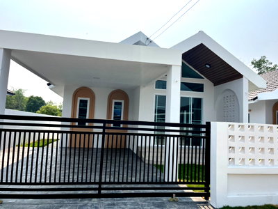 บ้านเดี่ยว ดอยสะเก็ด เชียงใหม่ :   บ้านนอกโครงการสร้างใหม่ ใกล้โรงเรียนนานาชาติ   #CDK100830