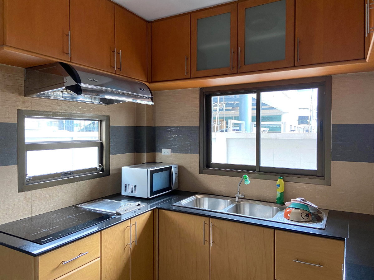 picture For rent! 3 Bedroom House, 4 parking, Ekkamai-Ramindra Road - 4/17