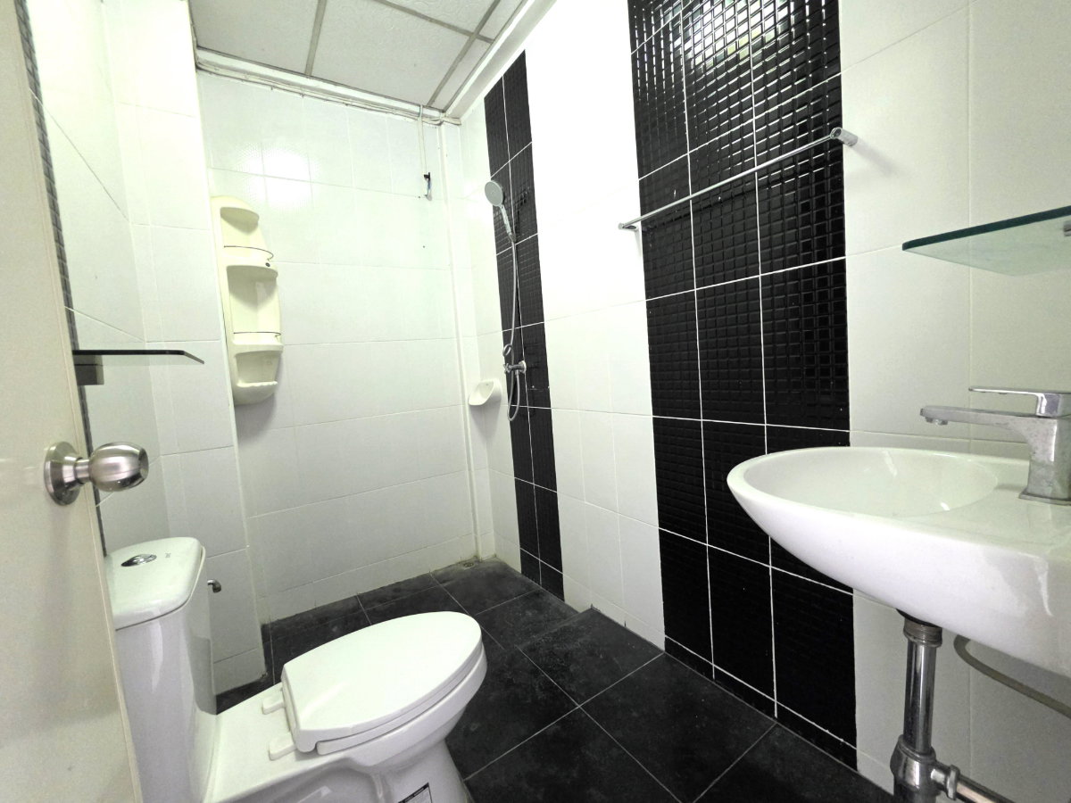 รูป ทาวน์โฮม 3 ชั้น หมู่บ้าน วังทองเฮาส์ ซอยนวมินทร์ 57  พื้นที่ 17 ตรว. 4 ห้องนอน 4 ห้องน้ำ ทำเลดีมาก โครงการติดถนนใหญ่นวมินทร์  - รูปที่ 13/19