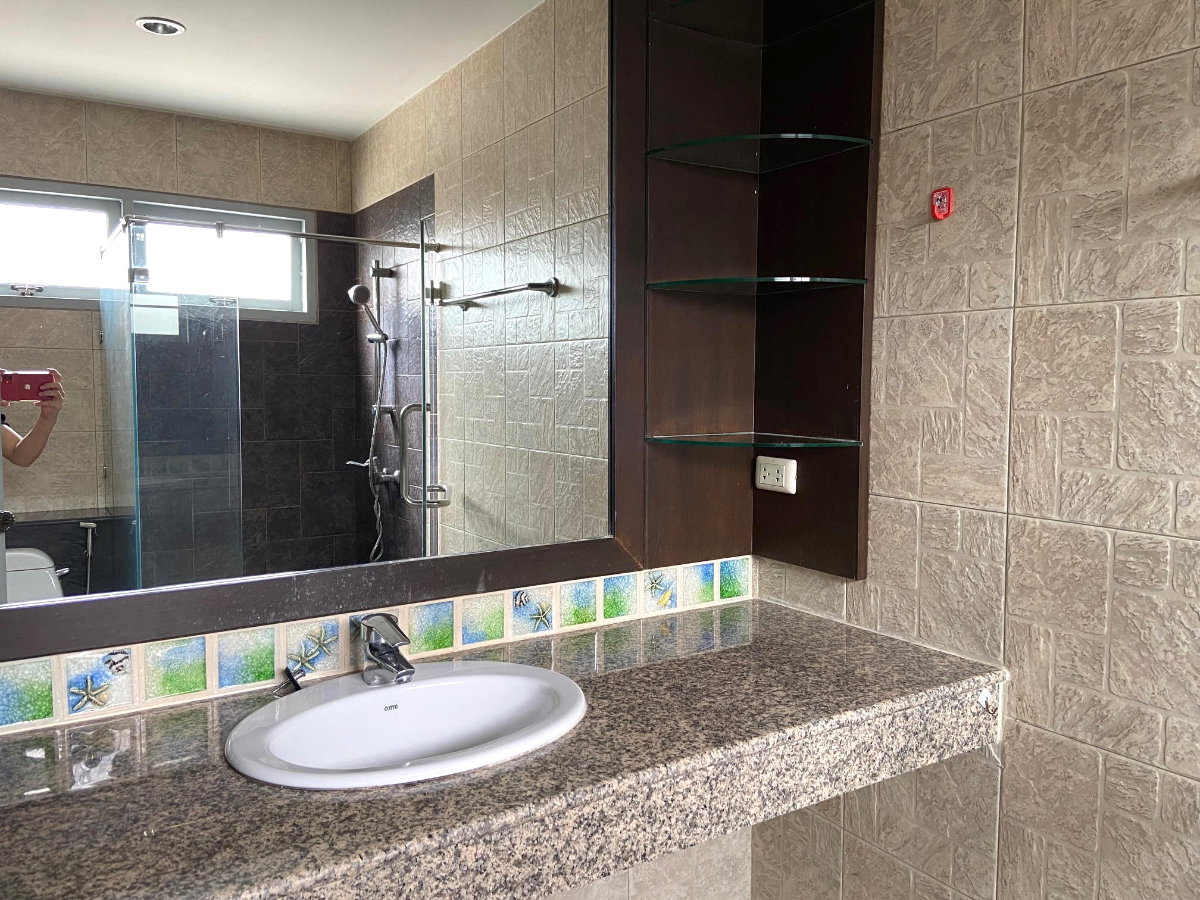 picture For rent! 3 Bedroom House, 4 parking, Ekkamai-Ramindra Road - 9/17