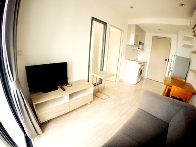 Condos for rent : Southeast facing, Chao Phraya River view. Ideo Mobi Sathorn, near BTS Krung Thon Buri and Wongwian Yai. 80 meters to BTS Krung Thon Buri.