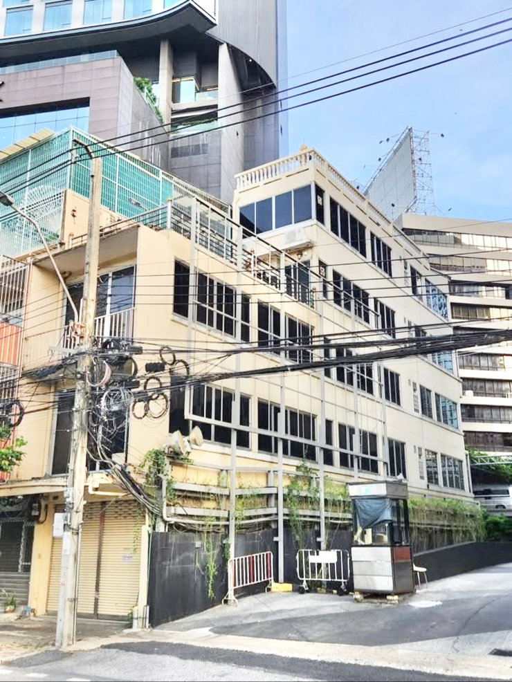 ให้เช่าตึกใจกลางเมืองแยกวิทยุ ถนนพระราม4 ตรงข้ามสวนลุมพินี