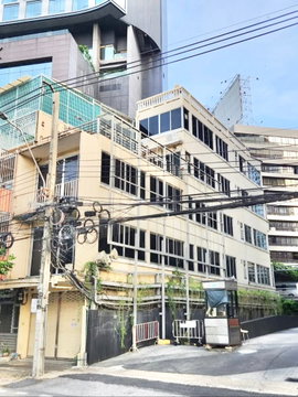 ให้เช่าตึกใจกลางเมืองแยกวิทยุ ถนนพระราม4 ตรงข้ามสวนลุมพินี