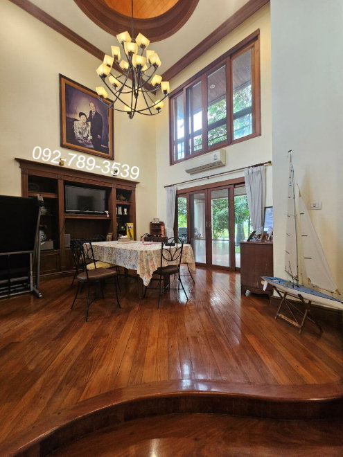 รูป ขายบ้านเดี่ยว 3 ชั้น หมู่บ้านเมืองเอก โครงการ 4 หน้าบ้านติดน้ำ วิวสนามกอล์ฟวิสต้า  ระเบียงและสวนรอบบ้าน บรรยากาศร่มรื่น - รูปที่ 3/15