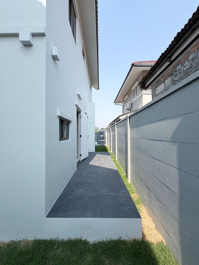 รูป ขายบ้านเดี่ยวสองชั้น  บ้านจัดสรรนอกโครงกา ใกล้สิ่งอำนวยความสะดวก ตลาด ห้างสรรพสินค้า     #CSS-H01882 - รูปที่ 22/23