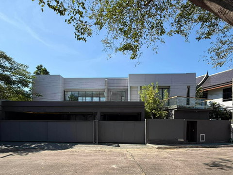  Two-story pool villa for sale  5 bedrooms 6 bathrooms and 5 parkings.   #CDK100808 