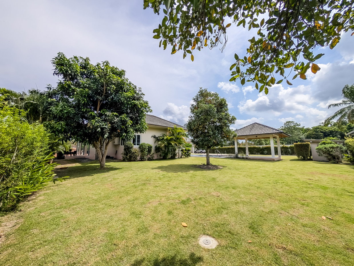 รูป Luxury 1 Rai Pool Villa for Sale Huay Yai Pattaya - รูปที่ 21/24