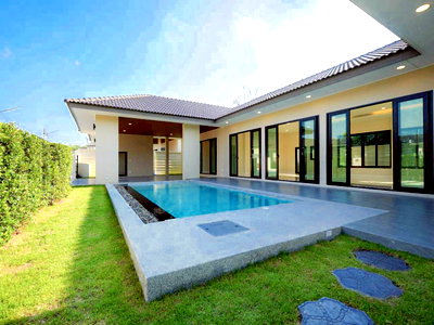 Houses for sale Bang Lamung Chonburi : Pool Villa for Sale East Pattaya Private Pool Modern Style