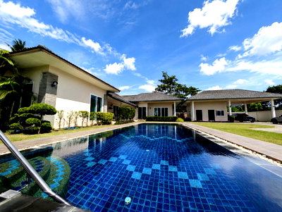 Houses for sale Bang Lamung Chonburi : Luxury 1 Rai Pool Villa for Sale Huay Yai Pattaya
