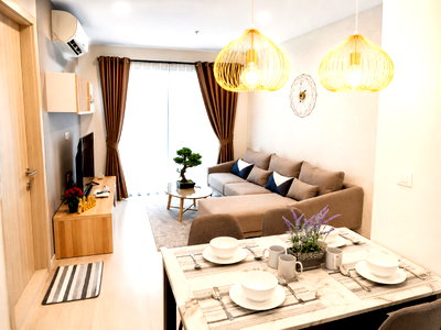 Condos for rent : Condo for RENT : Life one wireless   𝐒𝐢𝐳𝐞 : 63 sqm.  𝐓𝐲𝐩𝐞 : 2 Bed 2 Bath / closed kitchen / Balcony   𝐅𝐥𝐨𝐨𝐫 : 33rd   / Fully furnished