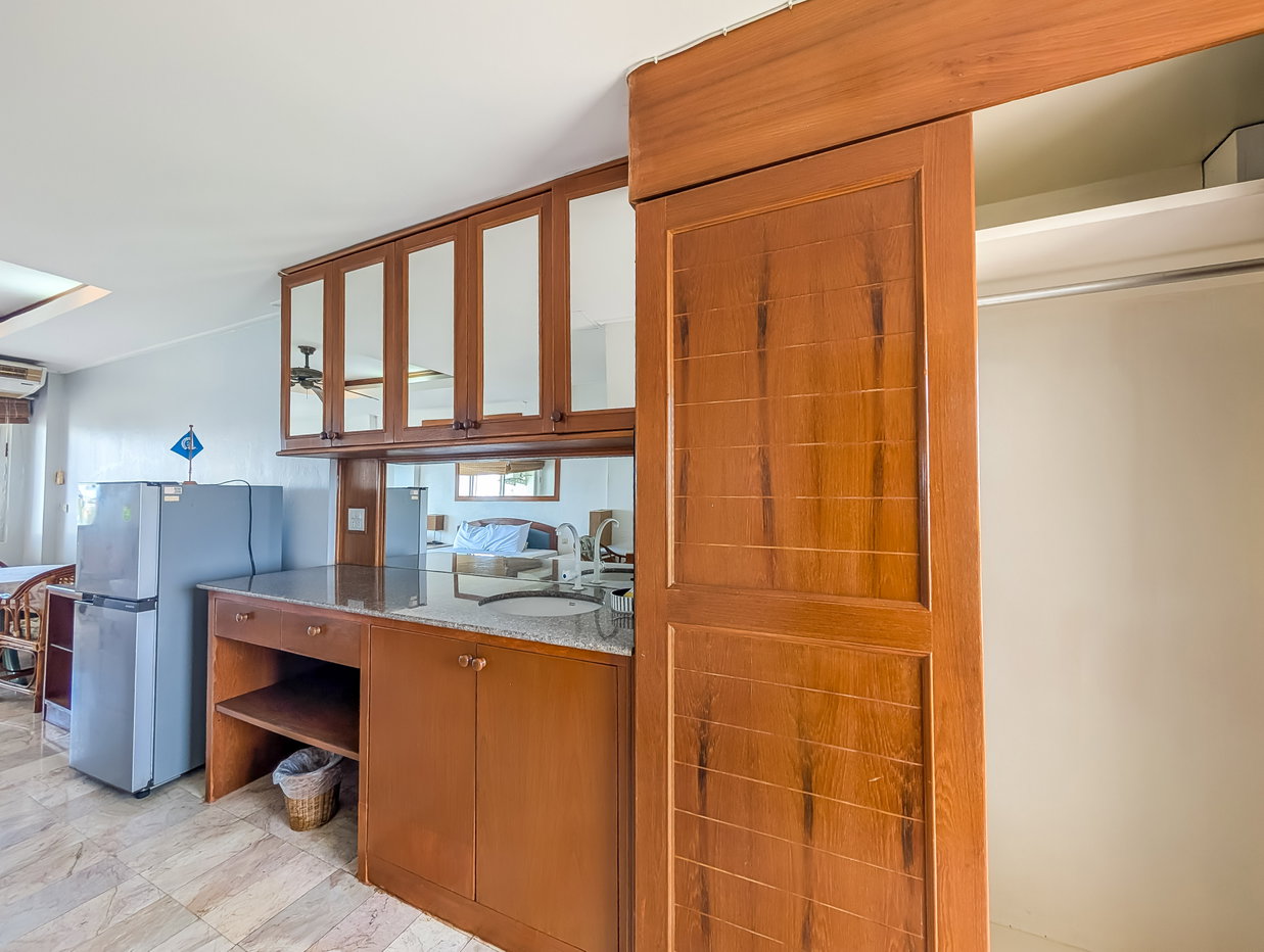 picture Somphong Condotel Studio for Rent Na Jomtien Sea View Condo - 6/8
