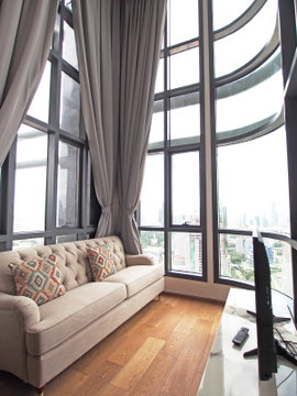 Condo for RENT :  Q Chidlom - Petchburi  1 Bed 2 Bath| Duplex  𝐒𝐢𝐳𝐞 :   73 sqm.  𝐅𝐥𝐨𝐨𝐫 : 36th -37th  