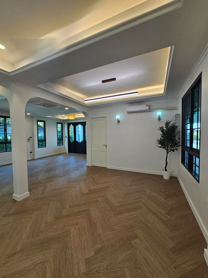 รูป ขายบ้านใหม่ 4 ห้องนอน สไตล์โมเดิร์นคลาสสิค ตกแต่งเฟอร์นิเจอร์ครบทั้งหลัง ใกล้นิมมาน และมหาวิทยาลัยเชียงใหม่- SW002975  - รูปที่ 2/15