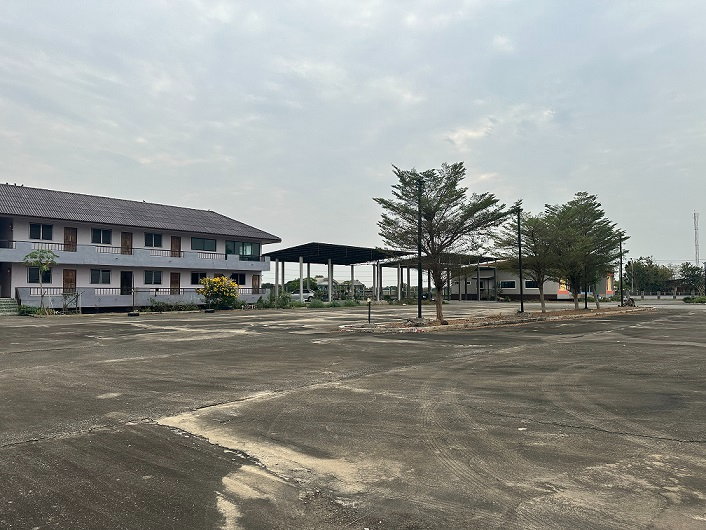 รูป ขายอาคารสำนักงานพร้อมเรือนพักคนงาน เนื้อที่รวม 5-2-30 ไร่ ย่านบางบัวทอง ใกล้ถนนเลียบคลองลำโพ - รูปที่ 2/7