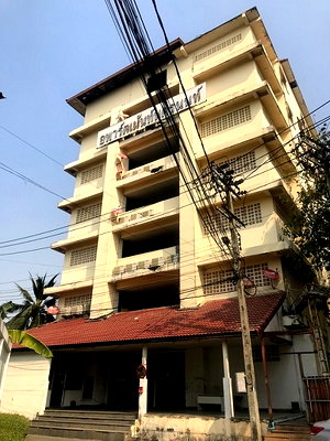 กิจการ กระทรวงพาณิชย์ นนทบุรี : อพาร์ตเม้นท์ 7 ชั้น เนื้อที่ 193.7 ตร.ว. ซอยเลี่ยงเมืองนนทบุรี 11 อ.เมืองนนทบุรี จ.นนทบุรี 