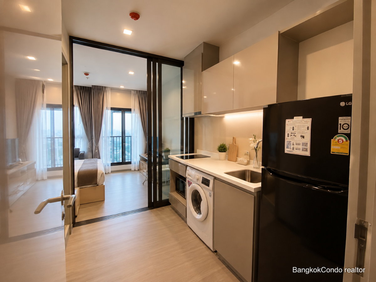 picture 🌸🚆 Prime Condo Location For Rent 📌 Life Sukhumvit 62 (Line: @rent2022) | Prime Sukhumvit Location  ✨ Ready to move in! ✨ 📌 Ref Code: A02557 - 7/10