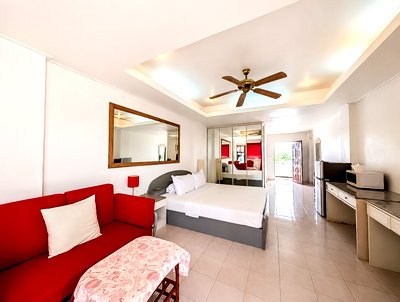 Condos for rent : Somphong Condotel Studio for Rent Connecting Unit Na Jomtien