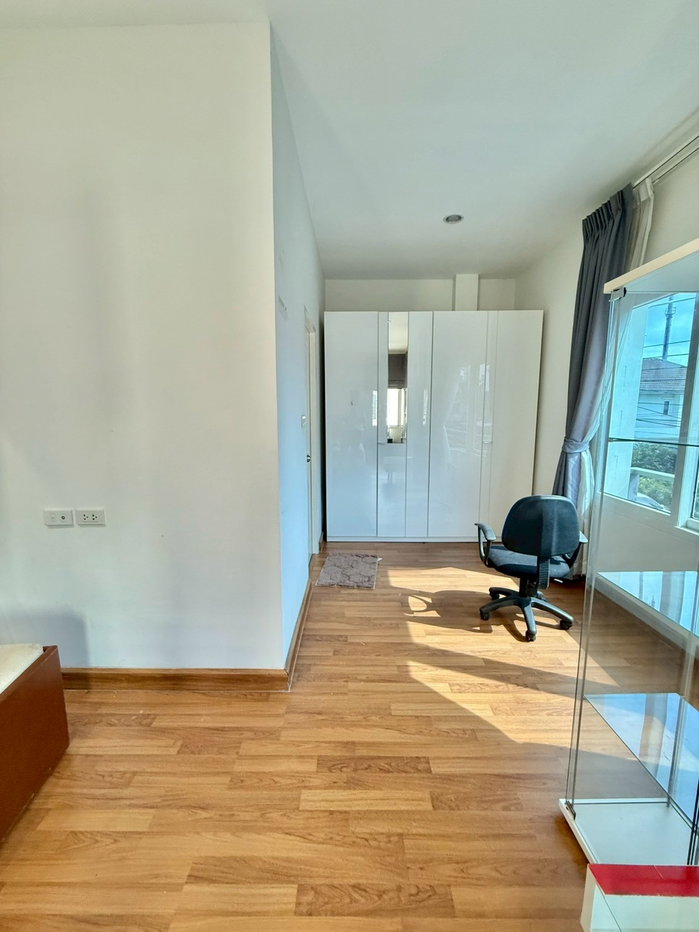 รูป 🏡 ขาย / เช่า บ้านเดี่ยว 2 ชั้น โครงการ The Best Hatairat-Thairaman 3 ห้องนอน 3 ห้องน้ำ ทำเลดี ซ.ไทยรามัญ — เดินทางสะดวก - รูปที่ 6/18