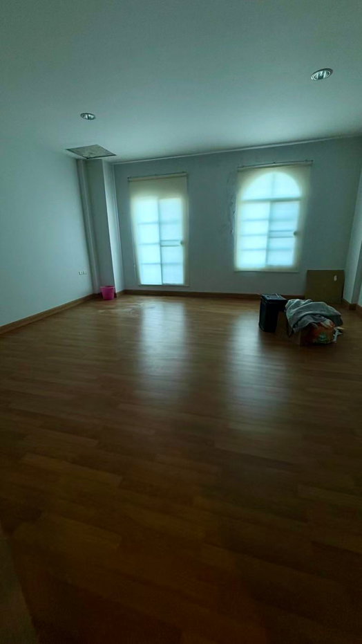 รูป ปล่อยเช่า Town Home ห้องนั่งเล่นแบบ Double Volume - รูปที่ 5/11