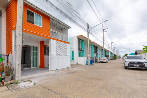 Townhouse for sale, Baan Money Mee, on the main road, area 20.4 sq.wah, 3 bedrooms, 2 bathrooms, renovated and ready to move in
