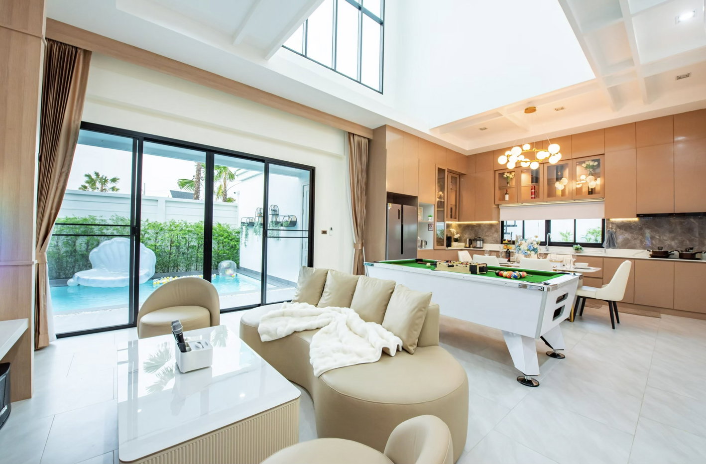 รูป House for Sale Huai Yai Modern English Style Pool Villa - รูปที่ 6/21
